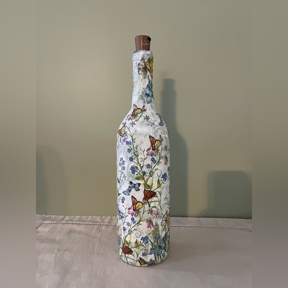 Decorated Bottles, Bottles, Home Decor, Wine Bottles, Flowers and Butterflies